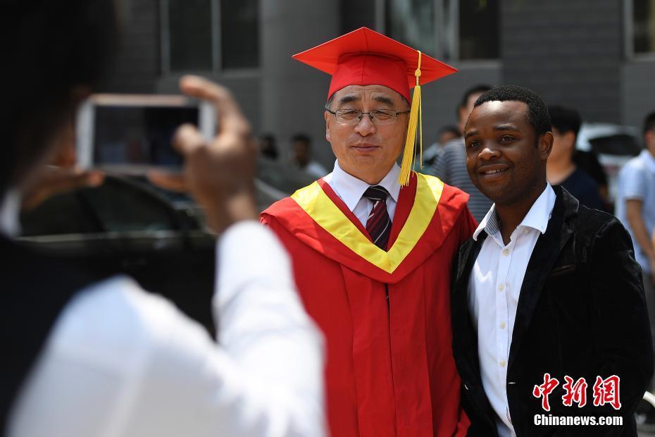 太原理工大学毕业证校长签名 是谁